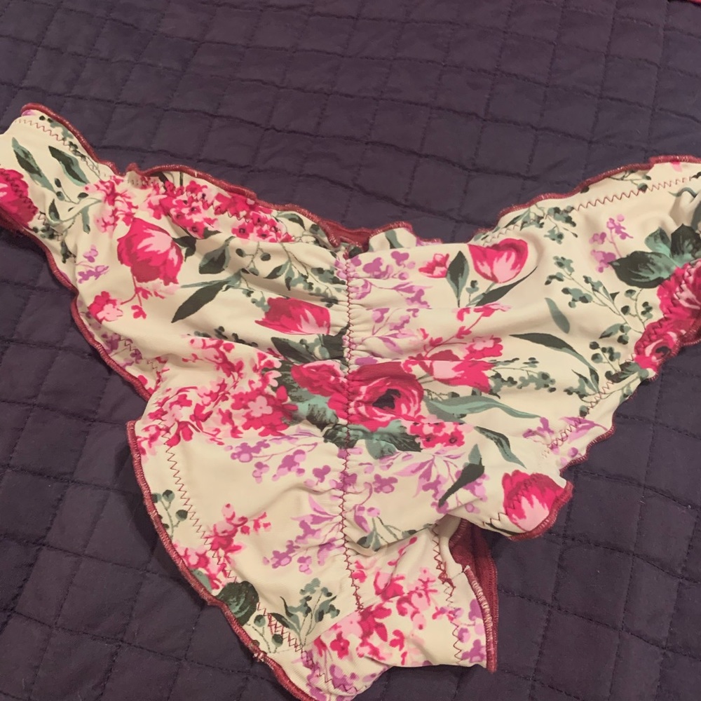 Floral Victoria’s Secret scrunch butt bottom
